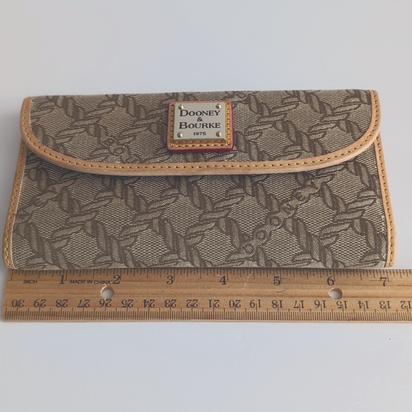Dooney & Bourke Maritime Continental Clutch Wallet - Picture 13 of 16